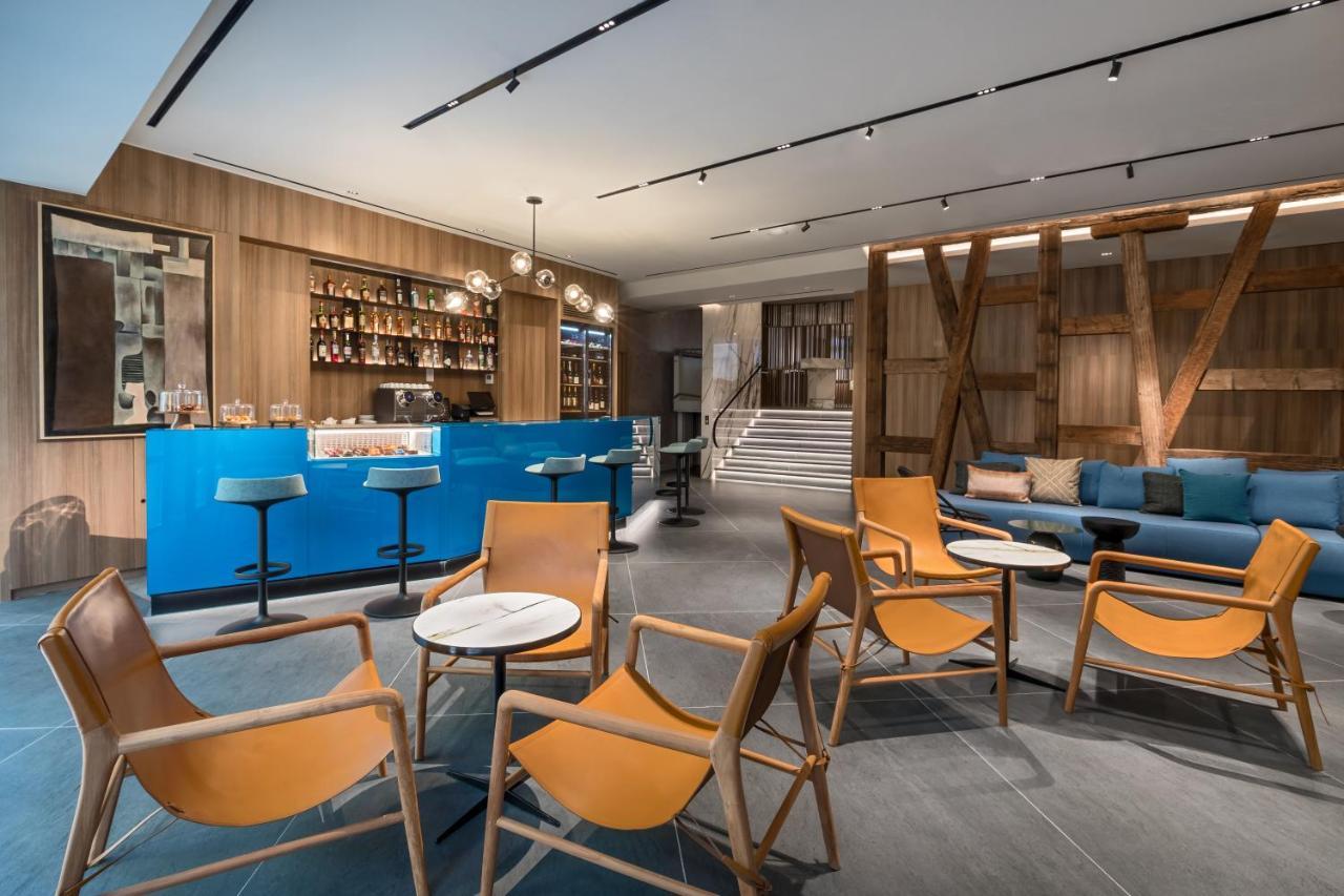 Barcelo Funchal Oldtown Hotel Екстериор снимка The lounge at the airport