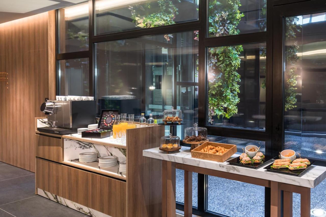 Barcelo Funchal Oldtown Hotel Екстериор снимка The lounge at the airport