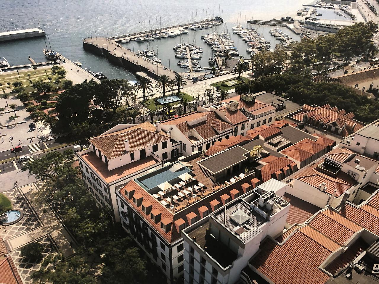 Barcelo Funchal Oldtown Hotel Екстериор снимка The rooftop pool at the Hotel de la Paix